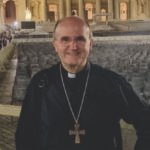 archivan denuncia contra obispo