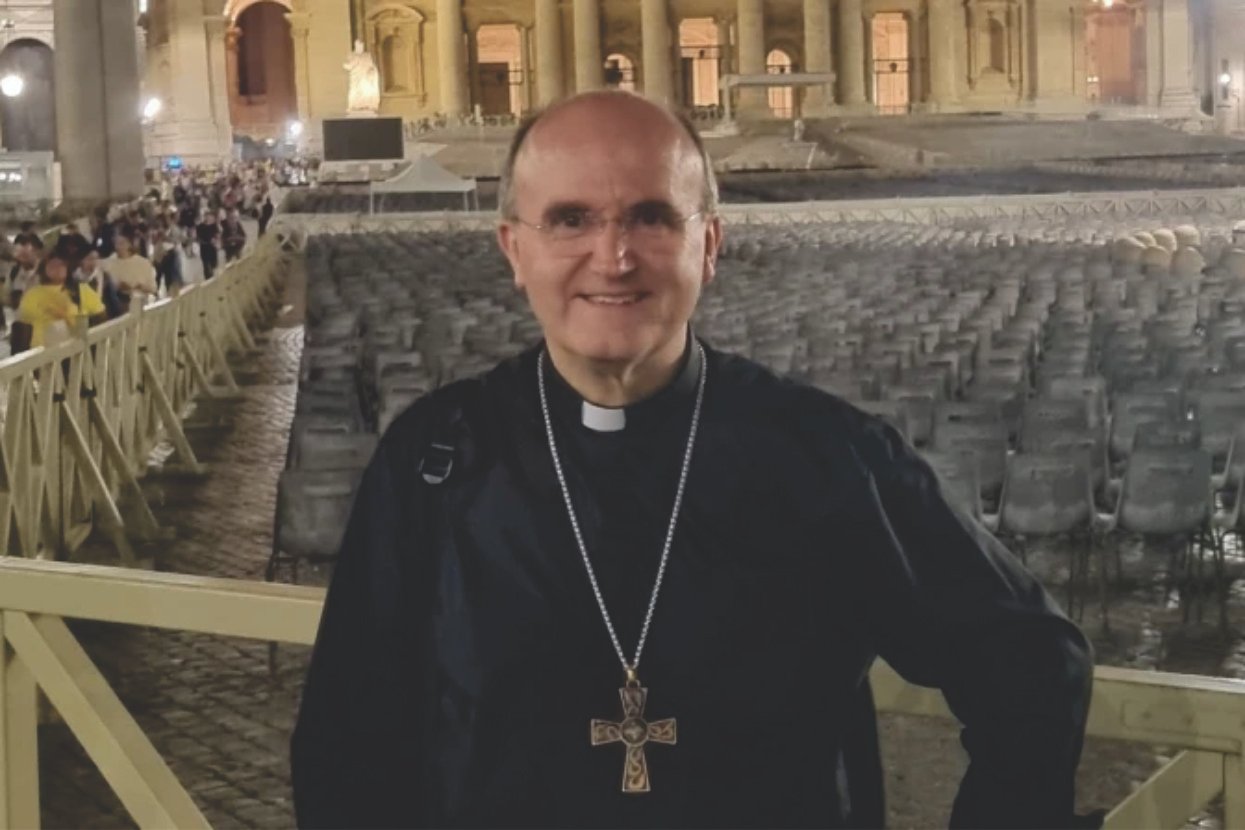 archivan denuncia contra obispo